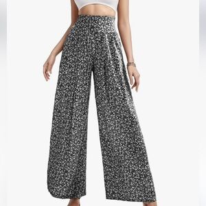 Never worn Sienna sky black and white Floral elastic waist Wide-Leg Pants size M